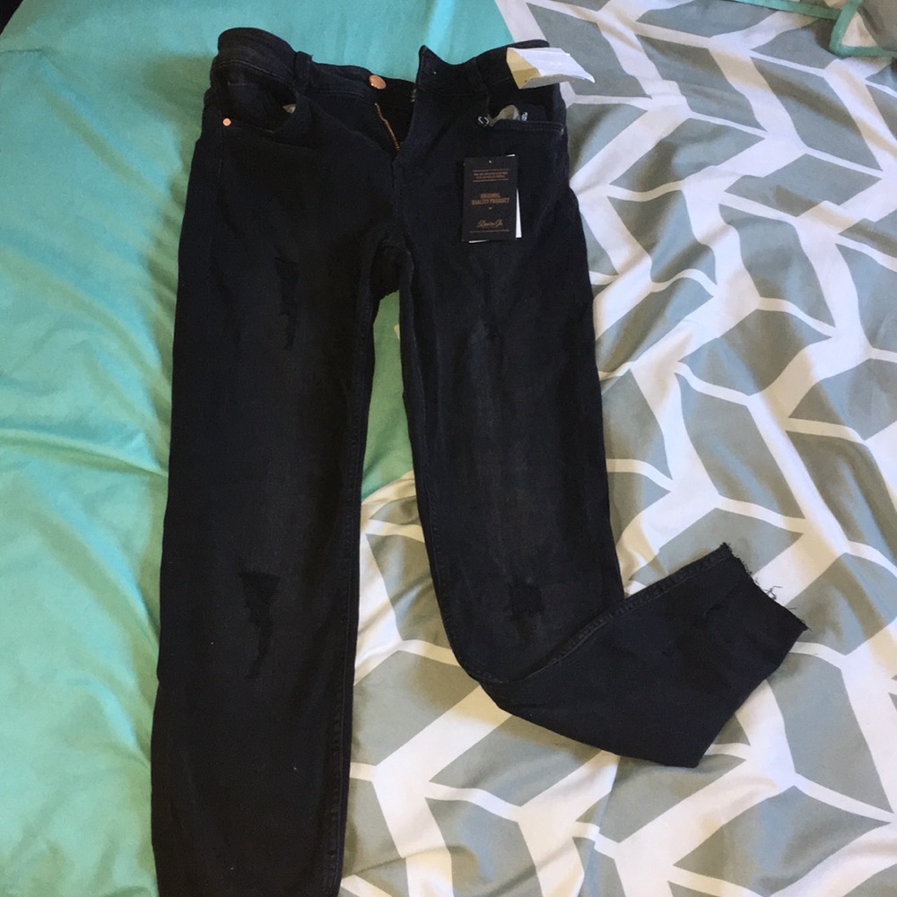 BNWT Black ripped jeans